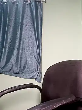 shrutee12 live cam on StripChat