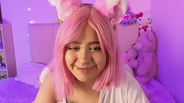 NekoWaifu live cam on StripChat