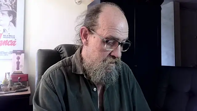 uncle_hottie (M grandpa) - I heard you have a big bulge