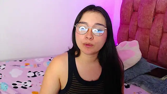 Nahia_Brm live cam on StripChat