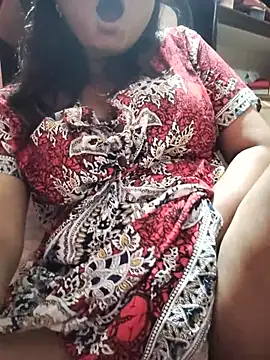 Rashmi-cute live cam on StripChat