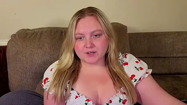 PhatAssBlond webcam