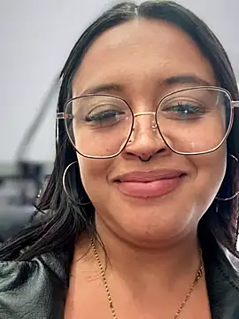 Mia_Risky-1 webcam