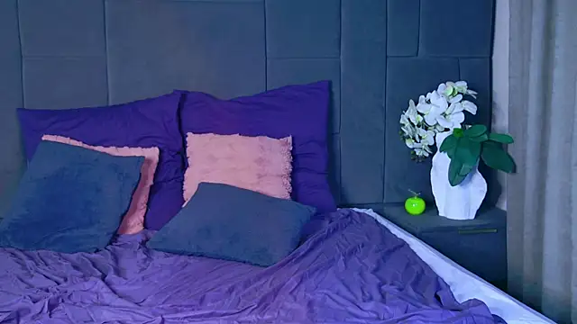 NicoleLuxe webcam