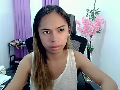 ur_asianhotleah webcam