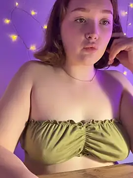 LunaBlom12 live cam on StripChat
