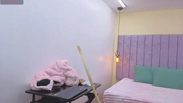 Emma-Burning webcam