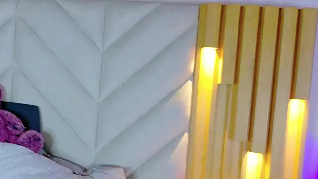 Isabella_Danger02 webcam