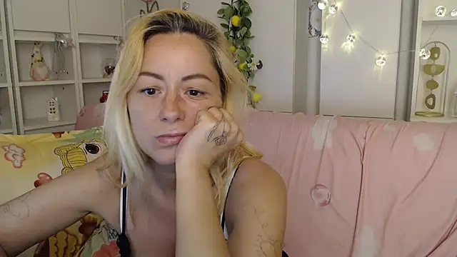 _karolynesyera_ webcam
