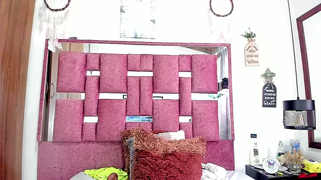 sofy_bonnet1 webcam