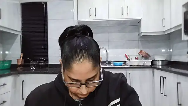 Indiankushy live cam on StripChat