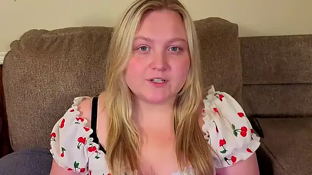 PhatAssBlond webcam
