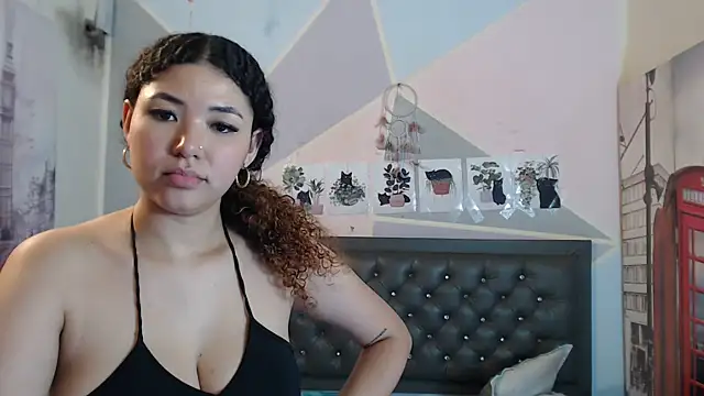 Adut_Akech webcam