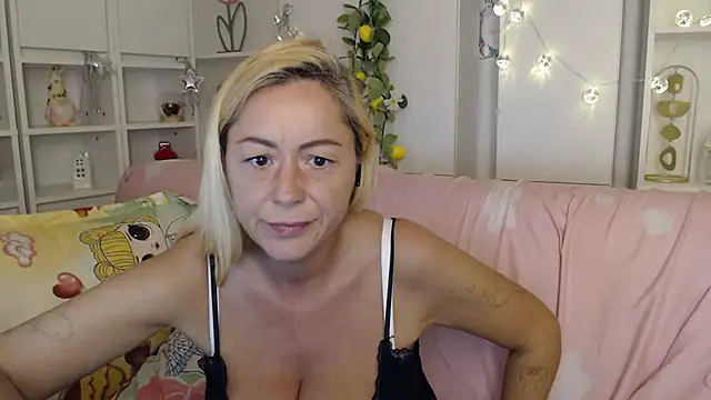 _karolynesyera_ (Ask my age) - happy day