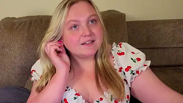 PhatAssBlond webcam