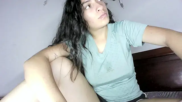 KiraVelveet webcam