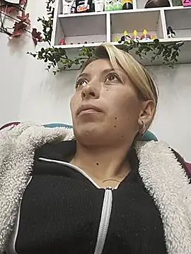 Tefannyy_ live cam on StripChat