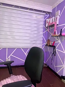 MiiaaJoness webcam