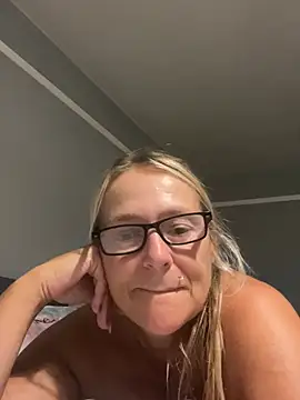Blondnboujee53 webcam