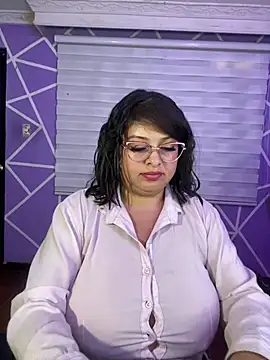 MiiaaJoness webcam