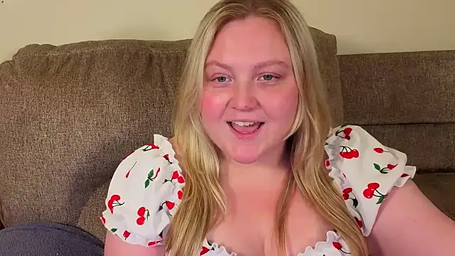 PhatAssBlond webcam