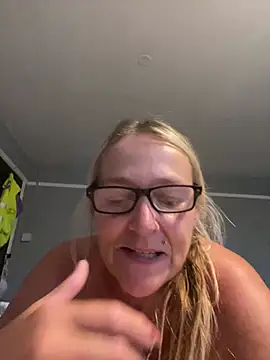 Blondnboujee53 webcam