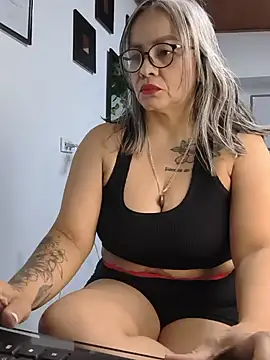Katy_Le live cam on StripChat