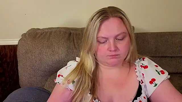 PhatAssBlond webcam