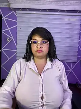 MiiaaJoness webcam