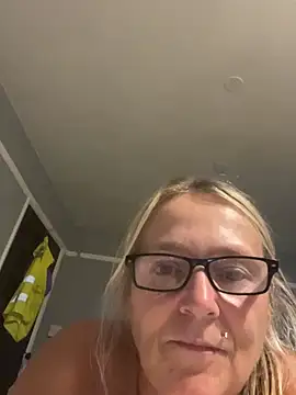 Blondnboujee53 webcam