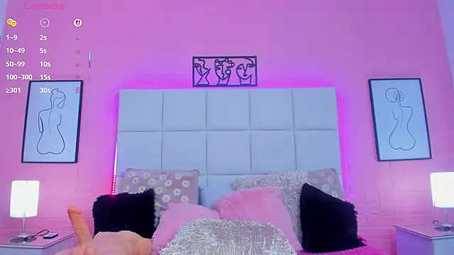charlotte_kisss live cam on StripChat