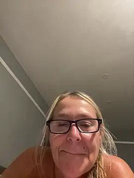 Blondnboujee53 webcam
