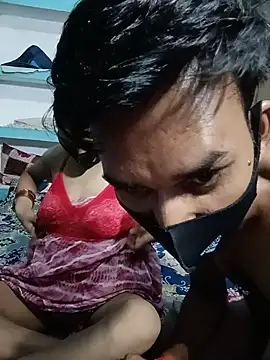 RoyalDesiCouple webcam