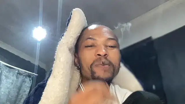 BlueIceCube live sex cam