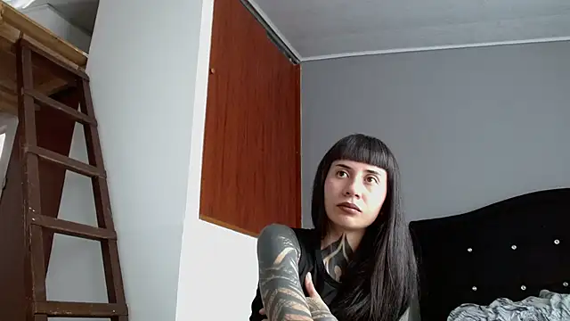 emilia_1995 - Emilia_1995's free webcam - UK Sex Cams