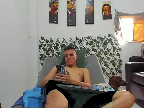 Latins_Boss webcam