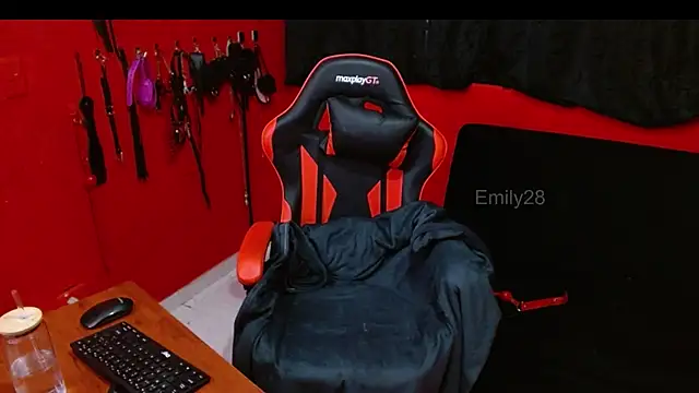 Emily_Slave28 webcam