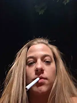Luna_Lynn 🥎 live webcam