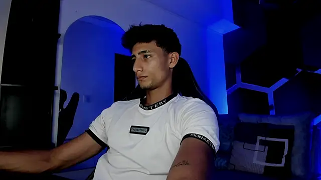 MaxiimoRomano_ webcam