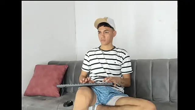 Charlie_Scorpion webcam