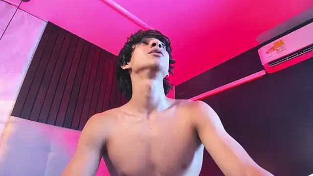 cheys_mast (M twink) - put dildo inside