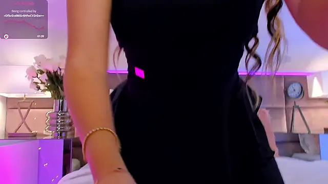 MiaMuse live cam