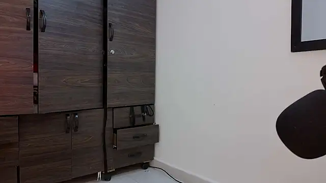 selene_red_ live cam on StripChat
