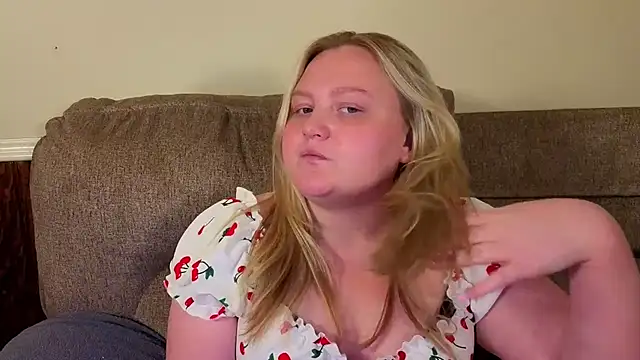 PhatAssBlond webcam