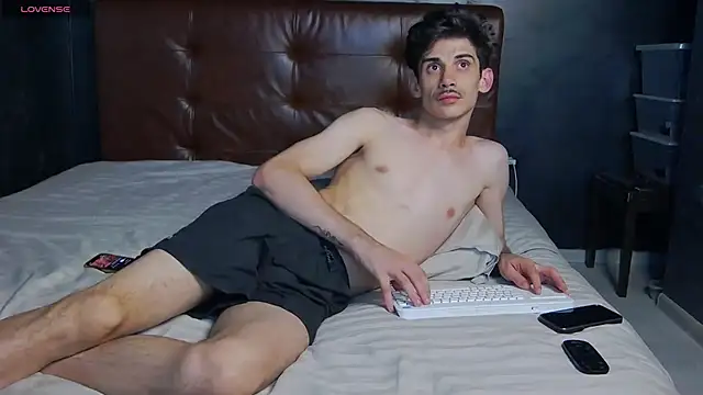 DanielCrush1 live cam on StripChat