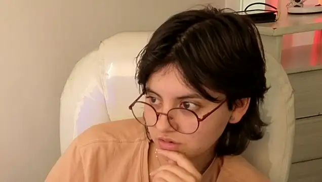 nathaly_ds (F teen) - squeeze tits🔥😈🥵
