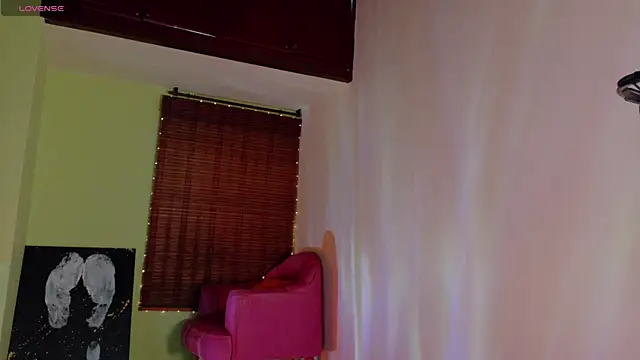 Emma__Blanco live cam on StripChat