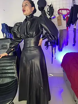 mylatexpleasure live cam on StripChat