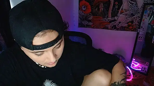 isabeautyx19 live cam on StripChat