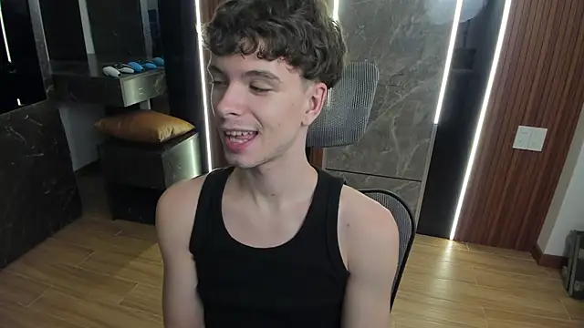 calvin_love_you live cam on StripChat